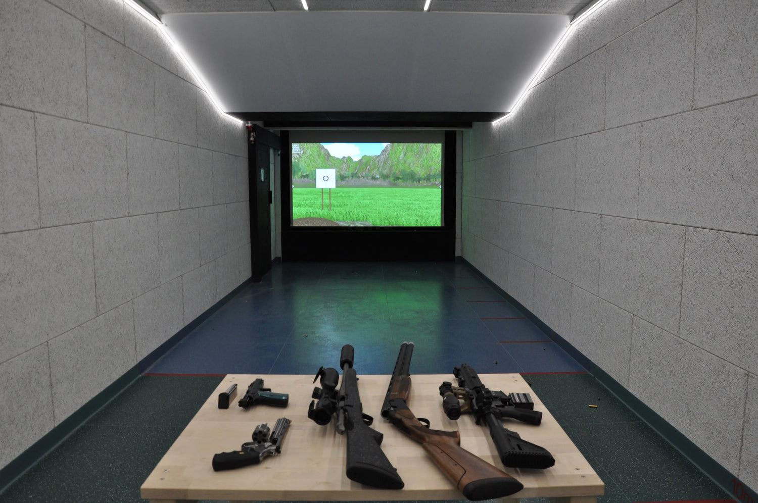 Testschiessen von mehreren Waffen im Schiesskino