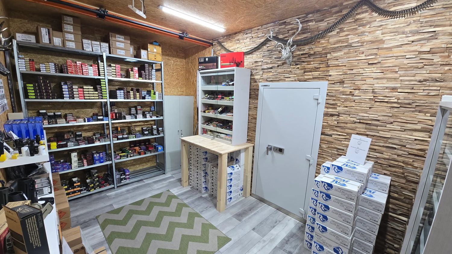 Blick von der Tür in den Munitionsraum von My Guns