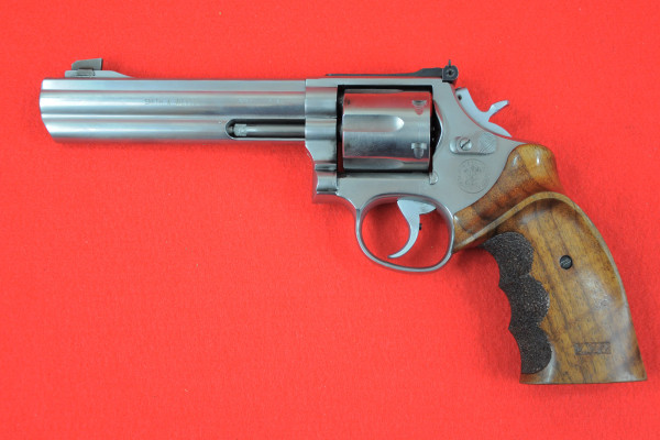 Smith &amp; Wesson 686-4 .357 Mag. Revolver